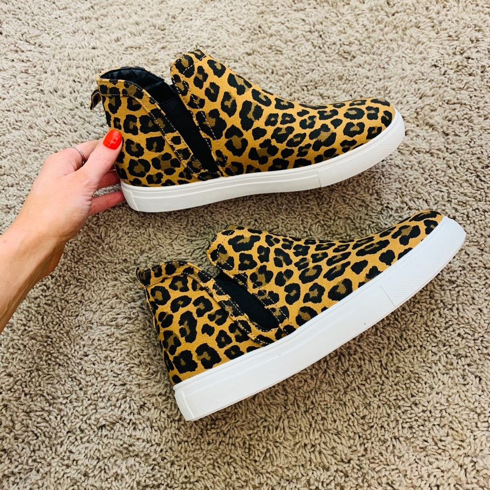 Cheetah print shoes. Never worn